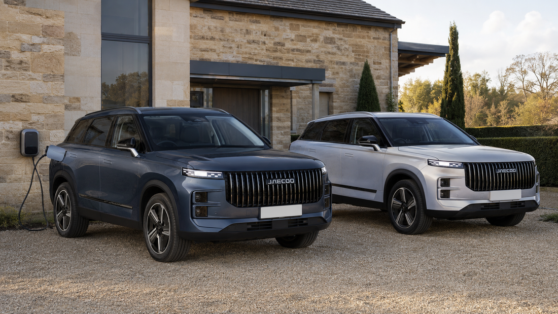 Jaecoo J7 PHEV and Jaecoo J7 Hybrid parked side by side