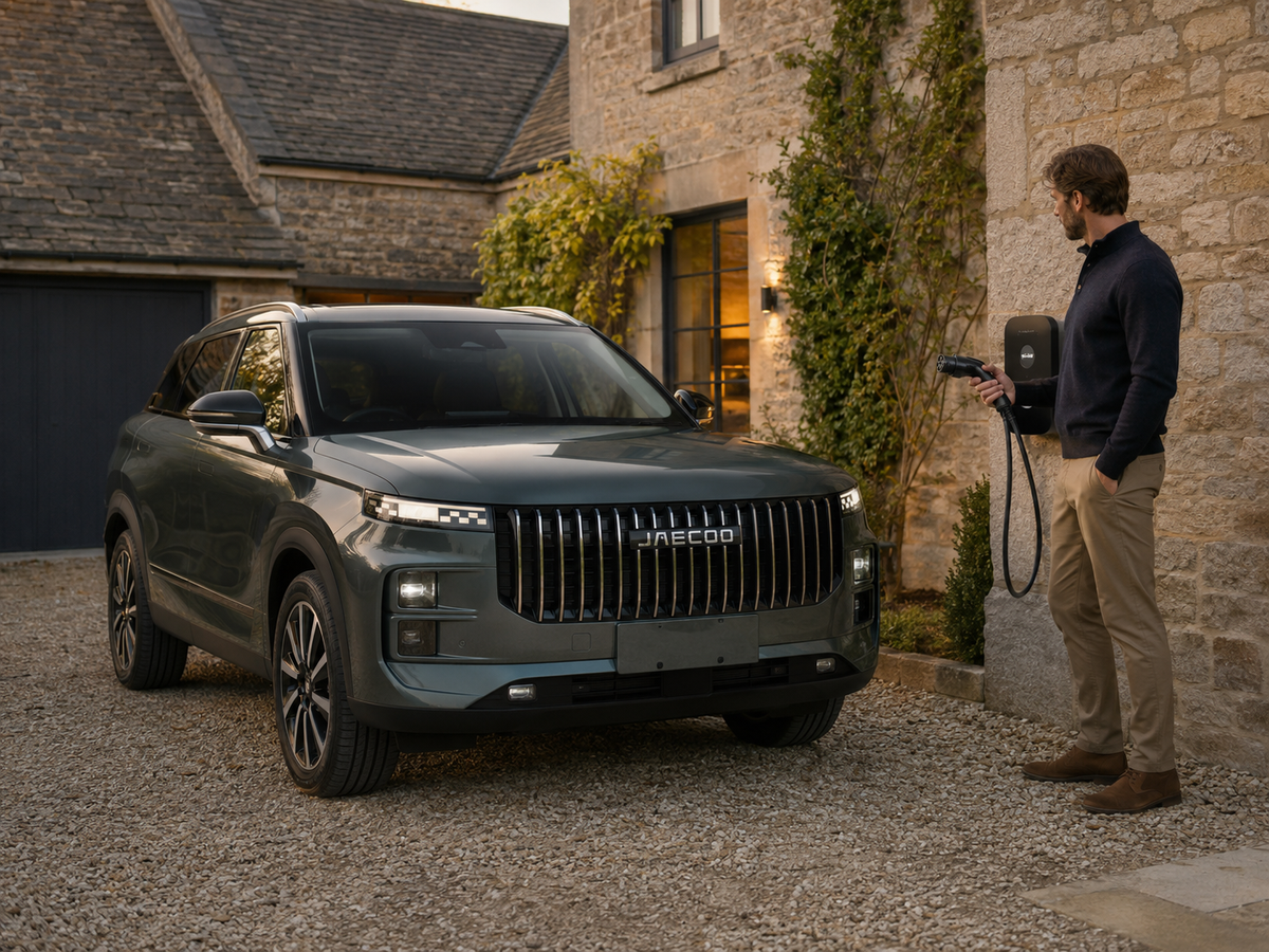 Jaecoo J7 beside a home EV charger